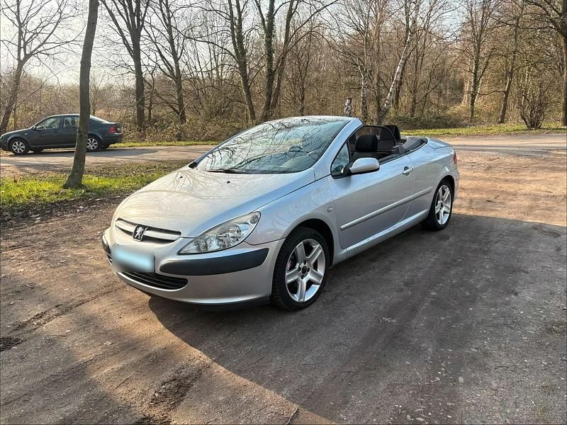 Gebraucht Peugeot 307 CC 135 PS (99 kW) 2003 Silber Cabrio
