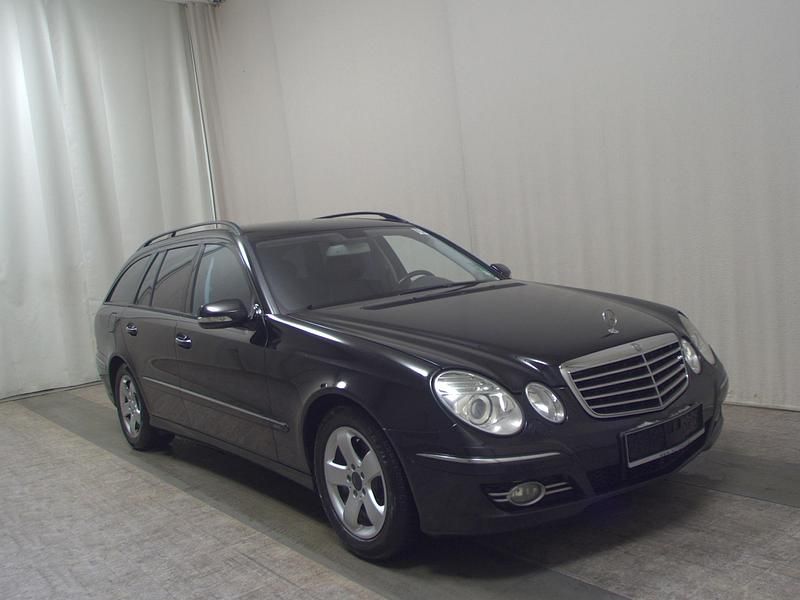 Gebraucht Mercedes E220 Avantgarde 170 PS (125 kW) 2009 Obsidianschwarz metalliclack Kombi