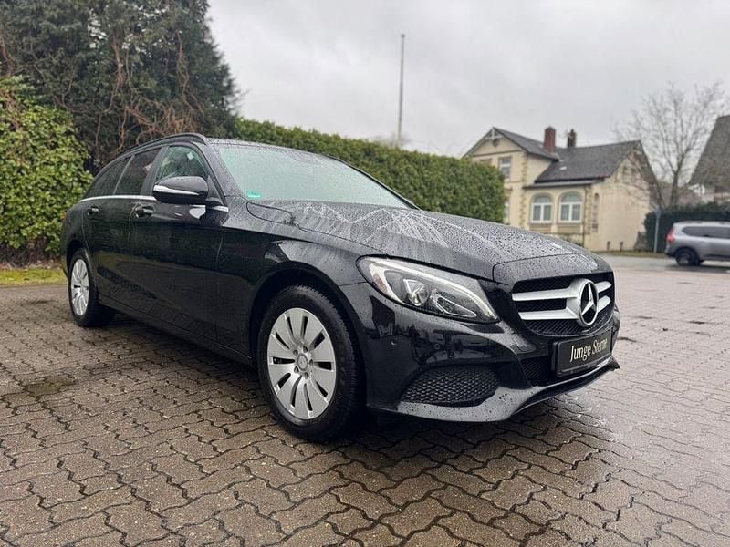 Gebraucht Mercedes C180 156 PS (114 kW) 2015 Schwarz Limousine