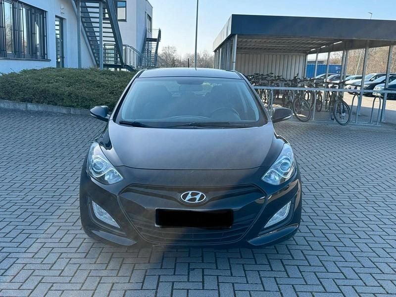 Gebraucht Hyundai i30 110 PS (80 kW) 2014 Schwarz Limousine