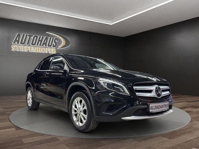 Schwarz Gebraucht 2016 Mercedes GLA220 SUV | 20.999 € (Fairer Preis) - Bild 1/4