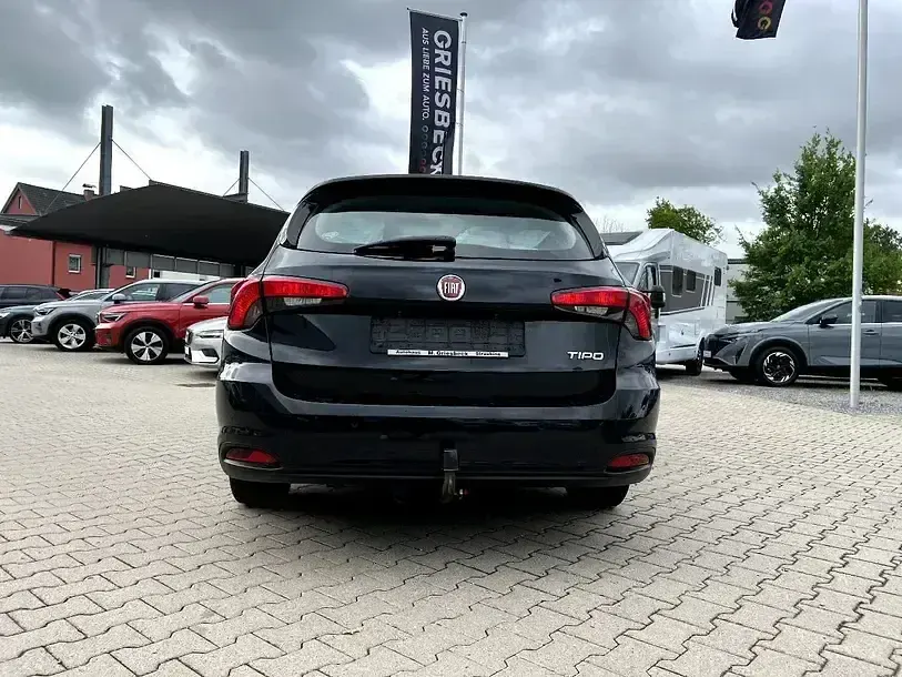 Usado Fiat Tipo Easy 120 CV (88 kW) 2016 Azul Familiar