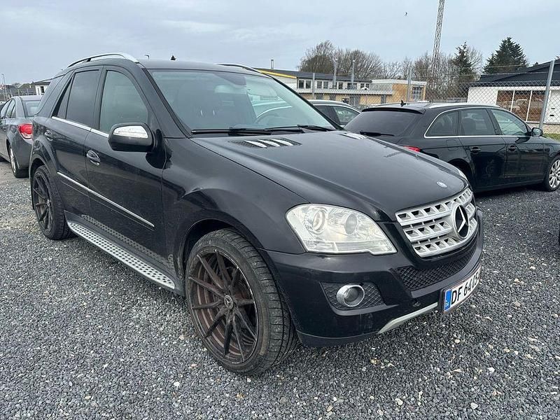 Gebraucht Mercedes ML320 224 PS (164 kW) 2009 Schwarz SUV