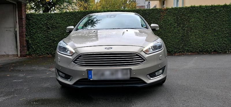 Andere farben Gebraucht 2015 Ford Focus Limousine | 12.700 € (Fairer Preis) - Bild 1/4