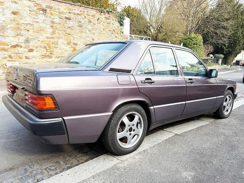 Second-hand Mercedes 190 122 CP (89 kW) 1993 Mov Berlinǎ