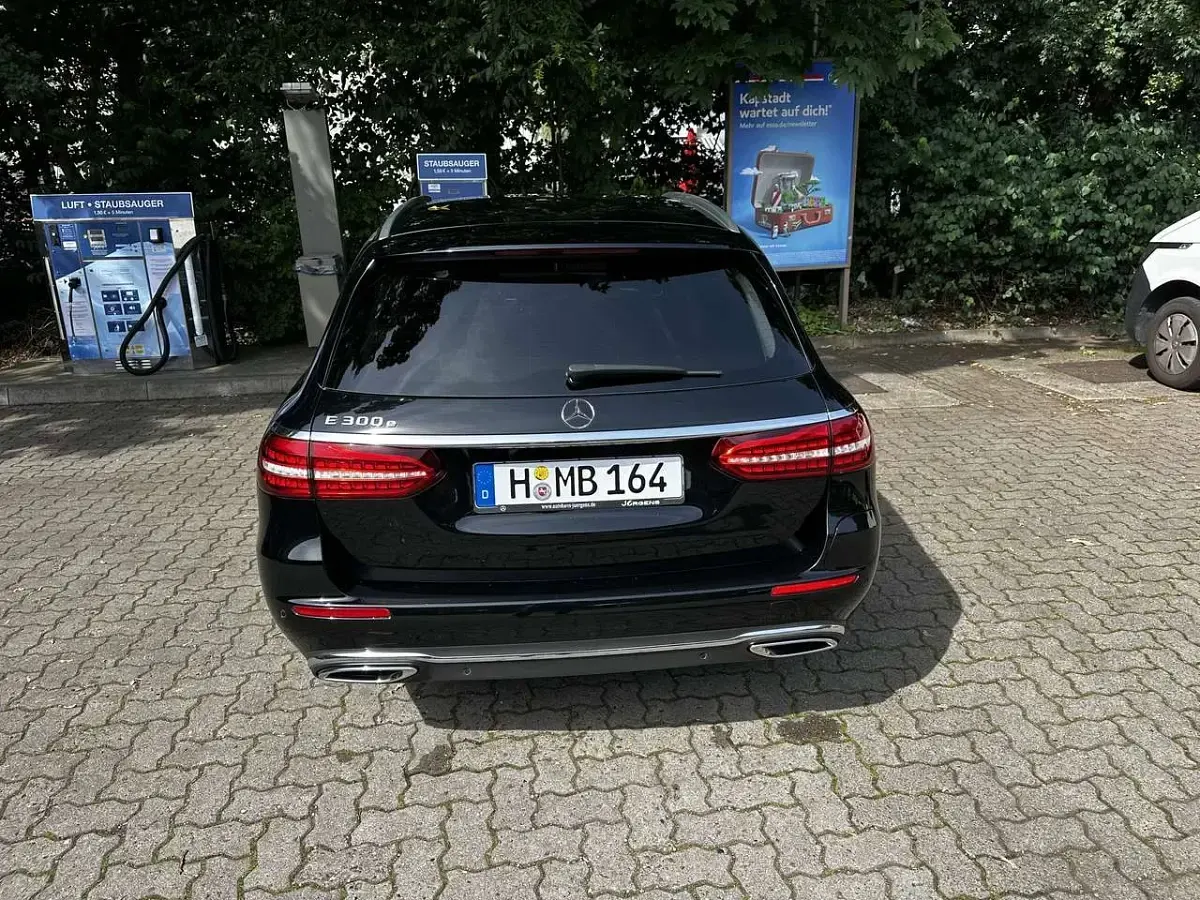 Gebraucht Mercedes E300 211 PS (155 kW) 2022 Schwarz Kombi