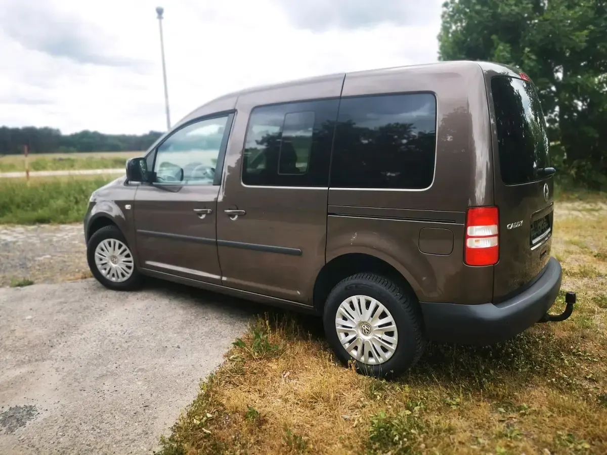 Gebraucht VW Caddy 105 PS (77 kW) 2013 Braun Van / Kleinbus