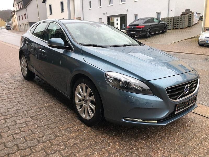 Gebraucht Volvo V40 Summum 114 PS (83 kW) 2013 Blau Limousine