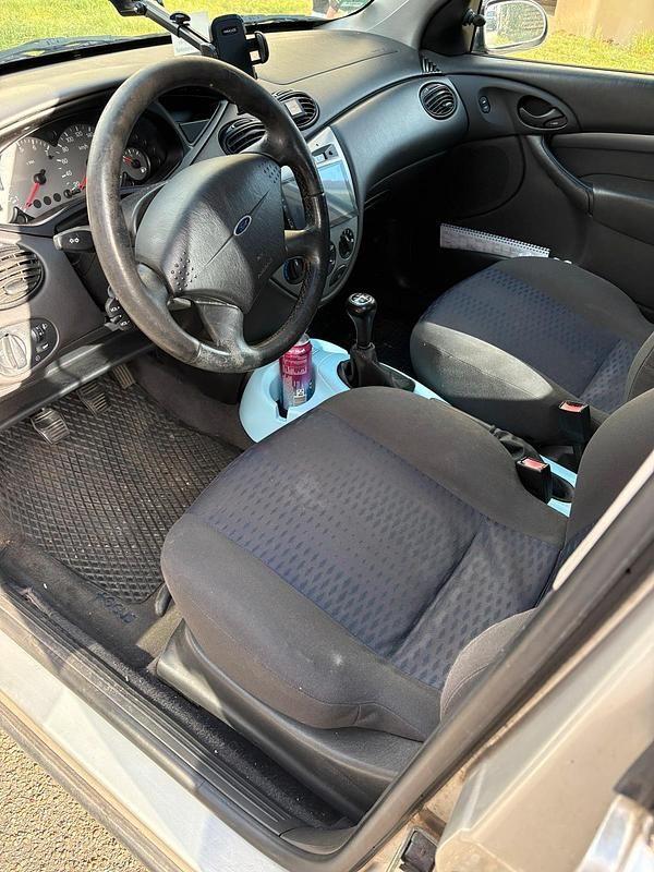 Gebraucht Ford Focus 101 PS (74 kW) 2000 Silber Kleinwagen