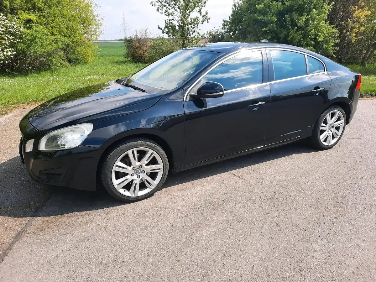 Usata Volvo S60 215 CV (158 kW) 2012 Nero Berlina
