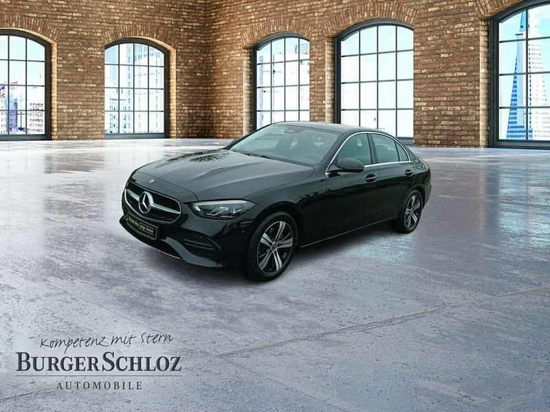 Gebraucht Mercedes C180 Avantgarde 170 PS (125 kW) 2024 Metalliclack obsidianschwarz Limousine