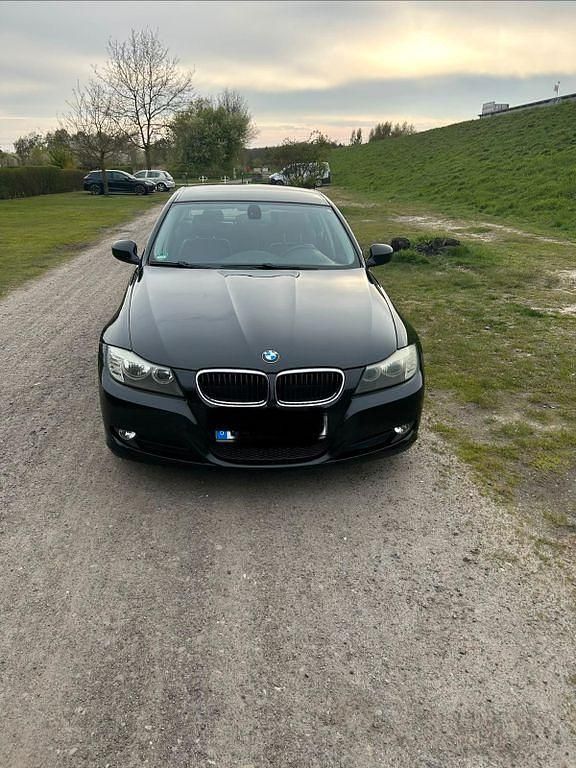 Second-hand BMW 320 177 CP (130 kW) 2008 Negru Berlinǎ