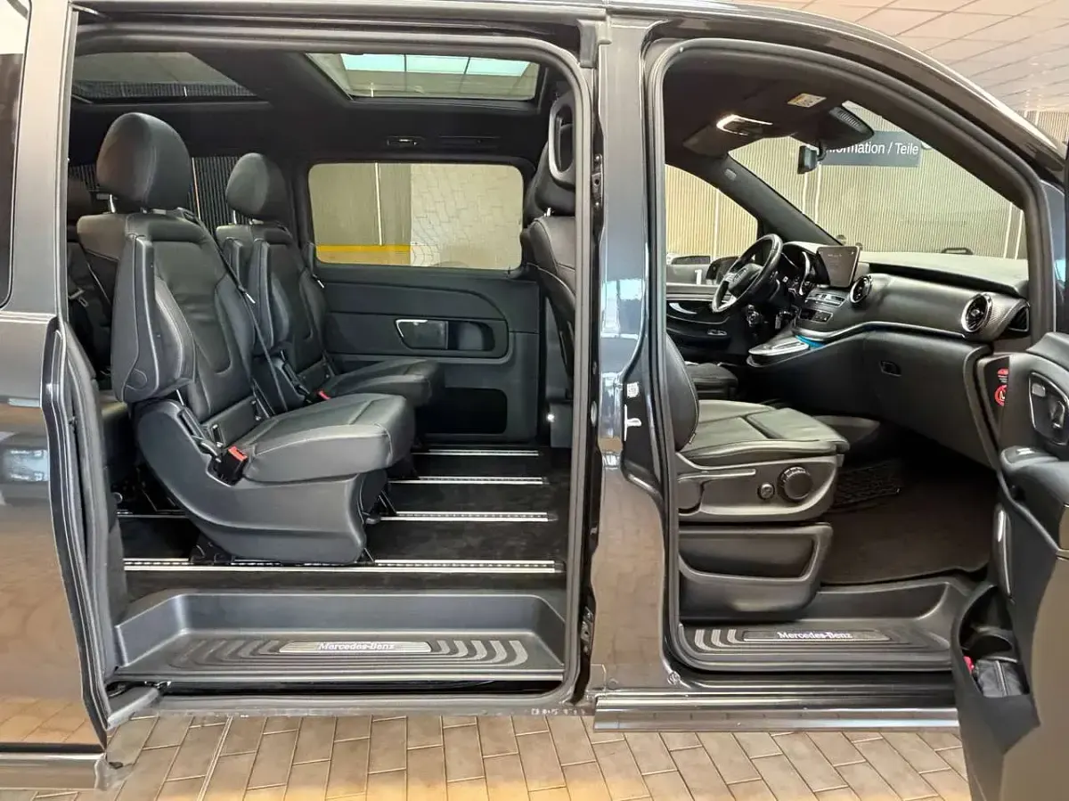 Gebraucht Mercedes V300 AMG 237 PS (174 kW) 2023 Graphitgrau + nightpaket Van / Kleinbus