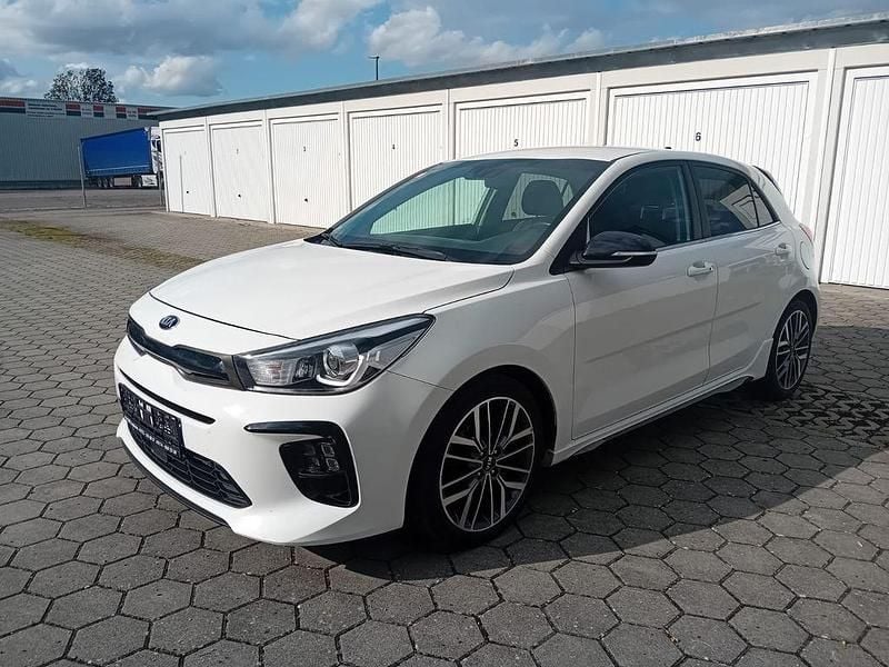 Weiß Gebraucht 2020 Kia Rio GT-Line Limousine | 14.699 € (Guter Preis) - Bild 1/4