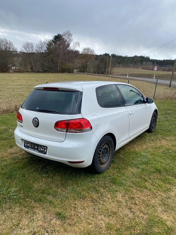 Gebraucht VW Golf VI Style 86 PS (63 kW) 2011 Weiß Kleinwagen