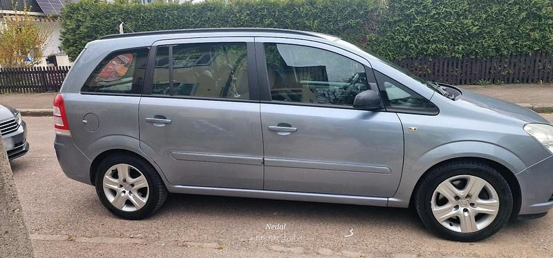 Gebraucht Opel Zafira 150 PS (110 kW) 2009 Silber Van / Kleinbus