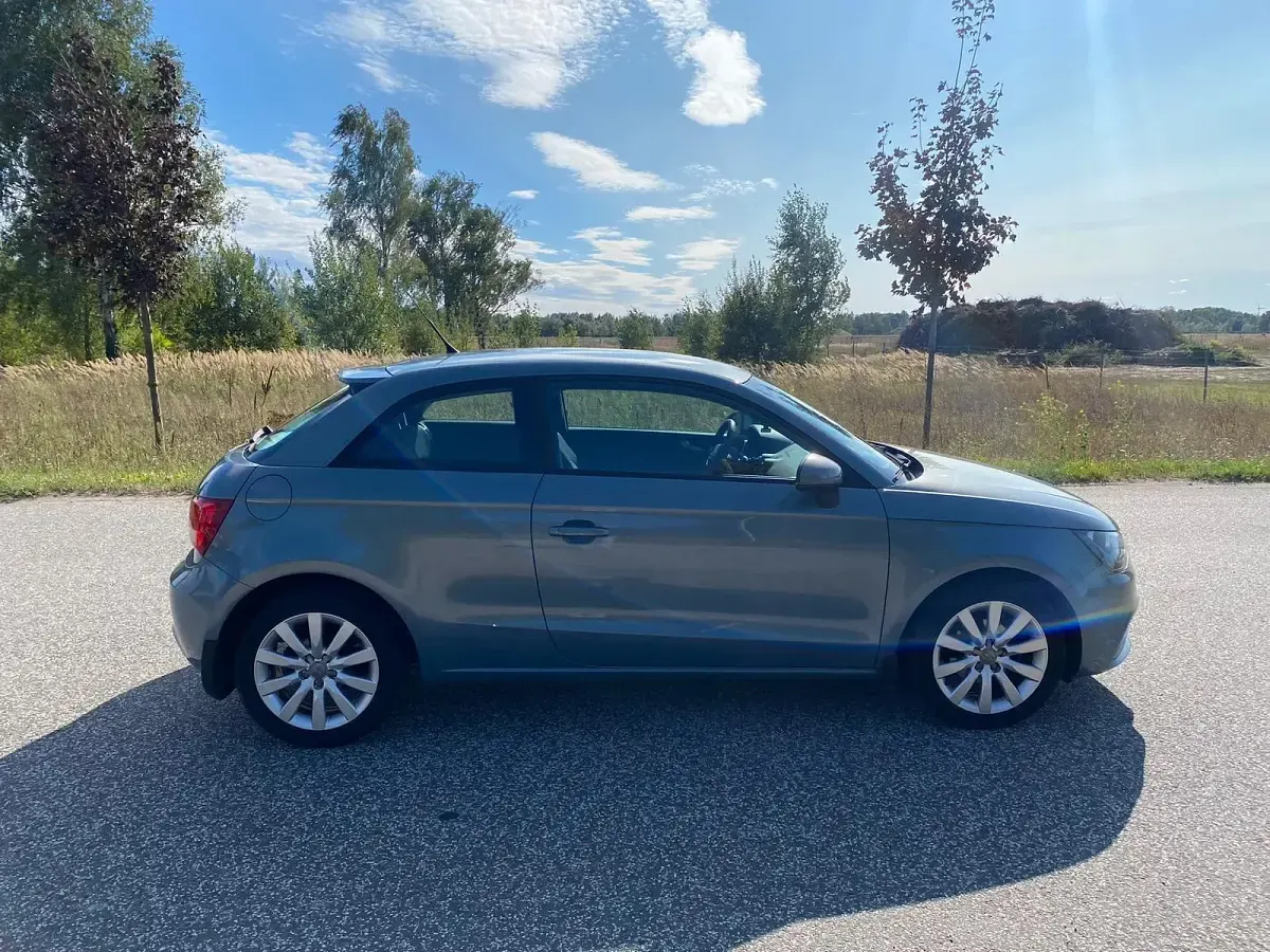 Gebraucht Audi A1 Attraction 86 PS (63 kW) 2010 Blau Kleinwagen