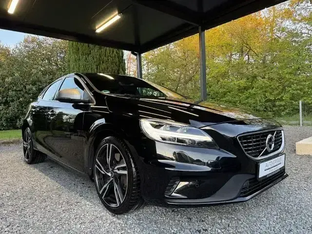 Gebraucht Volvo V40 R-Design 190 PS (139 kW) 2018 Schwarz metallic Limousine
