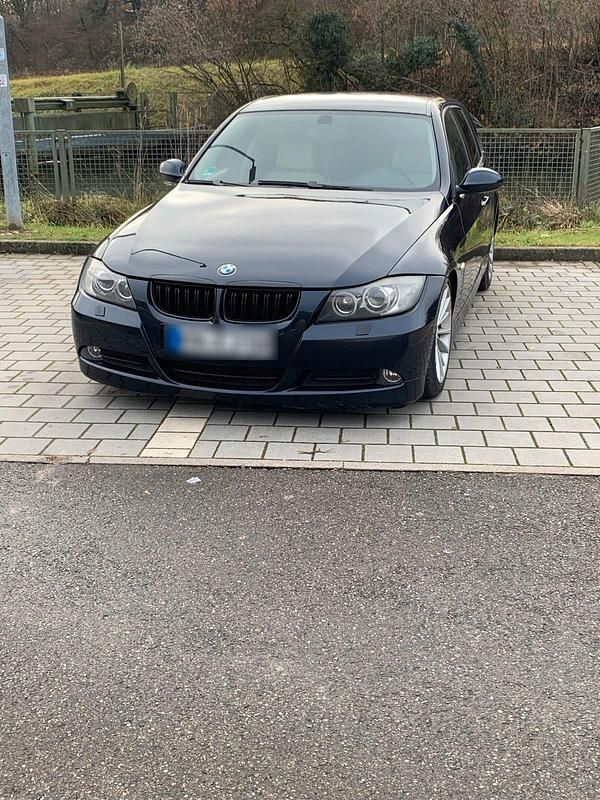 Gebraucht BMW 320 177 PS (130 kW) 2008 Blau Kombi