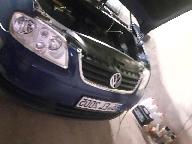 Blau Gebraucht 2005 VW Touran Van / Kleinbus | 600 € (Superpreis) - Bild 1/4