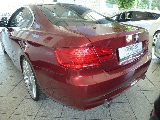 Gebraucht BMW 335 286 PS (210 kW) 2011 Rot metallic Coupé