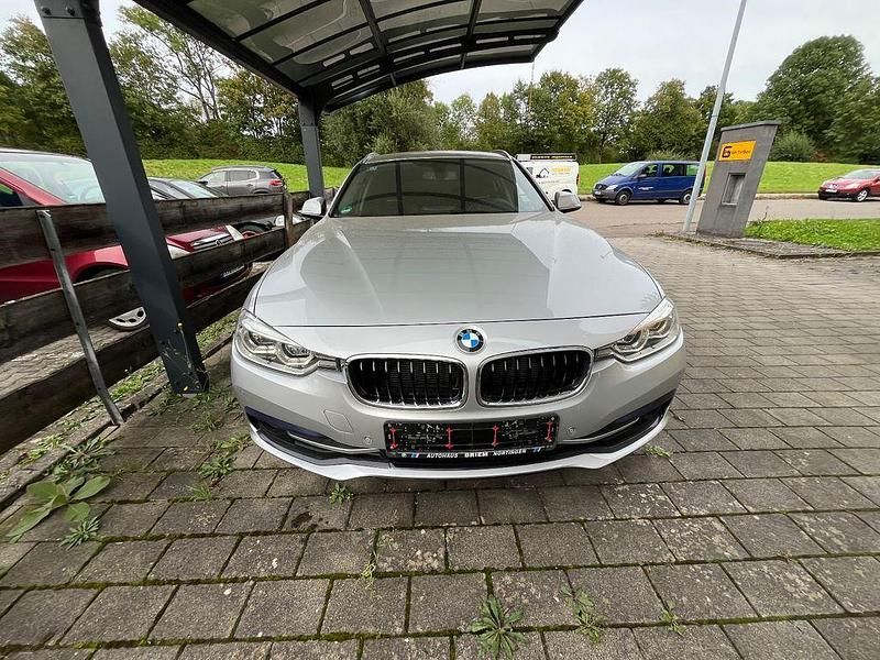 Silber Gebraucht 2017 BMW 320 Sport Line Kombi | 9.999 € (Guter Preis) - Bild 1/4