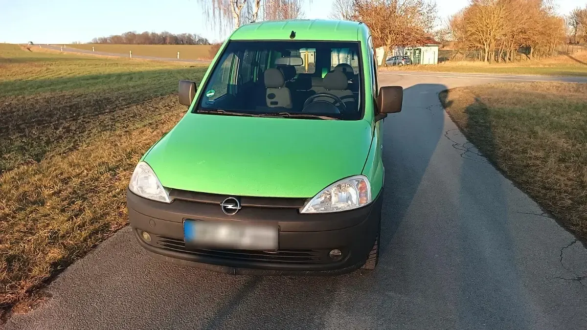 Usata Opel Combo 101 CV (74 kW) 2010 Verde Monovolume
