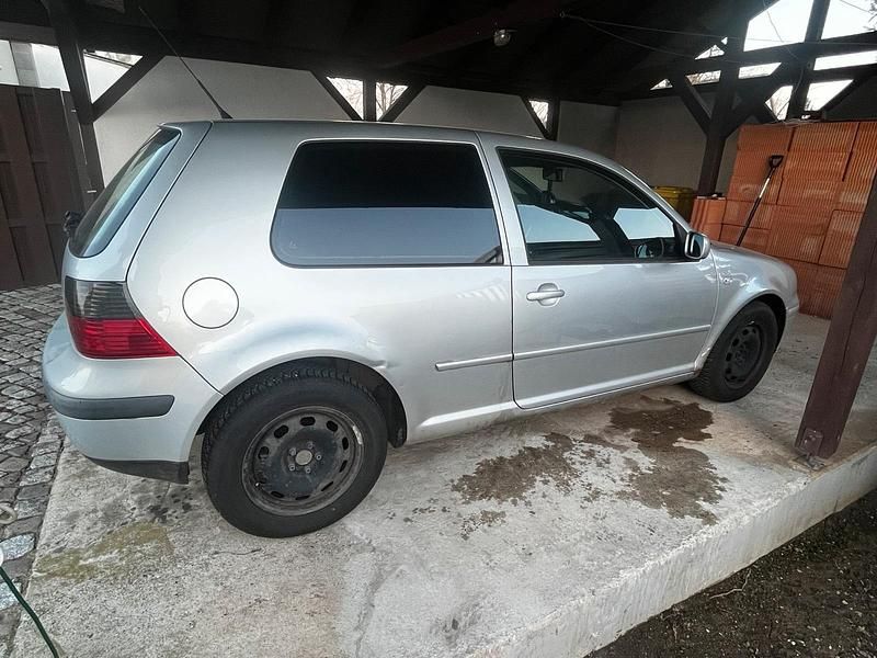 Gebraucht VW Golf IV 105 PS (77 kW) 2003 Silber Kleinwagen