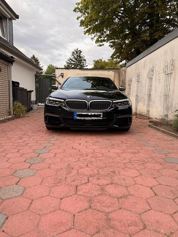 Schwarz Gebraucht 2017 BMW M550 Limousine | 41.900 € (Guter Preis) - Bild 1/4
