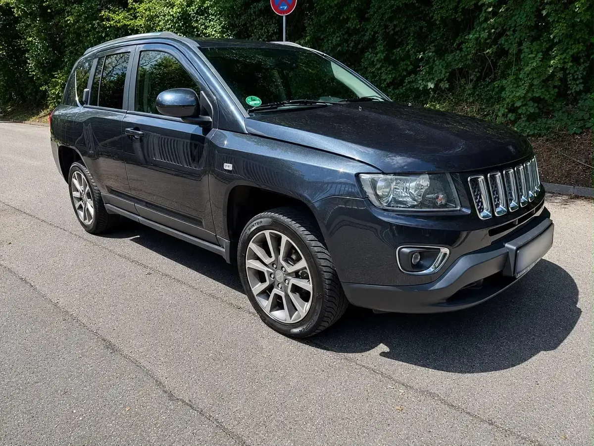 Gebraucht Jeep Compass Limited 163 PS (119 kW) 2014 Grau SUV