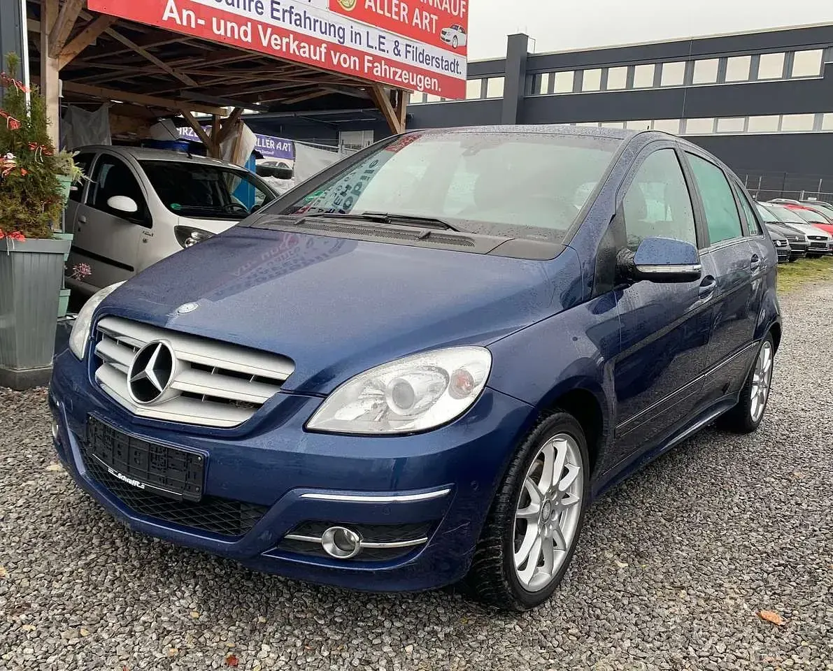 Gebraucht Mercedes B180 109 PS (80 kW) 2011 Blau Kleinwagen