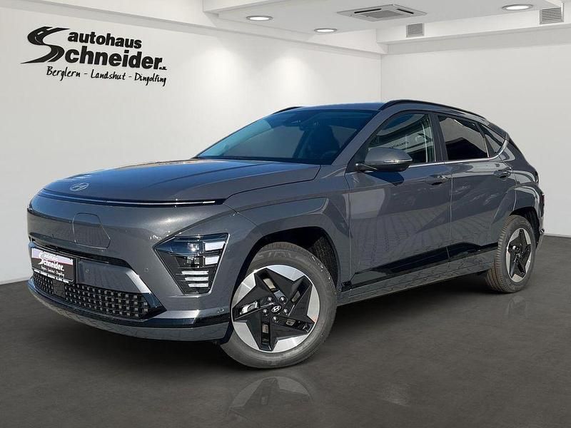 Grau Neu 2025 Hyundai Kona Prime SUV | 41.590 € (Etwas zu teuer) - Bild 1/4