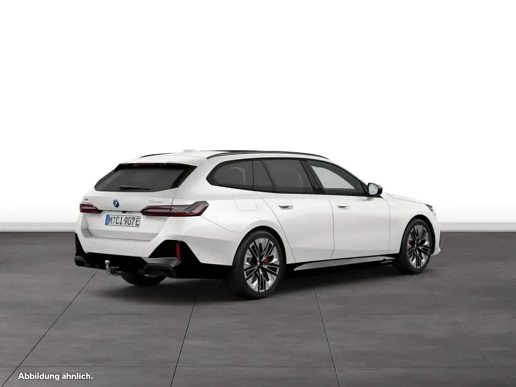 Gebraucht BMW 550e 489 PS (359 kW) 2025 Weiß Kombi