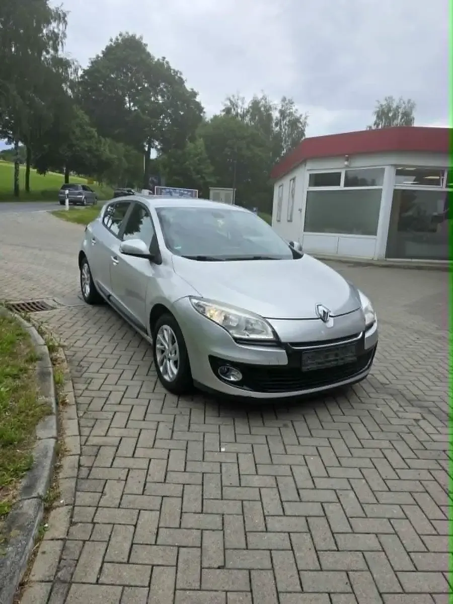 Gebraucht Renault Mégane 110 PS (80 kW) 2013 Silber Limousine