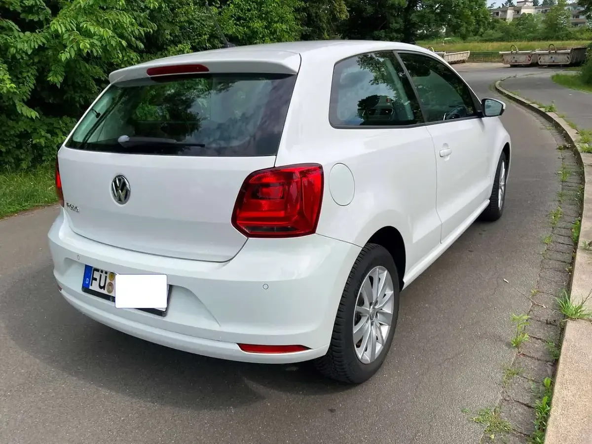 Gebraucht VW Polo Comfortline 60 PS (44 kW) 2014 Weiß Limousine