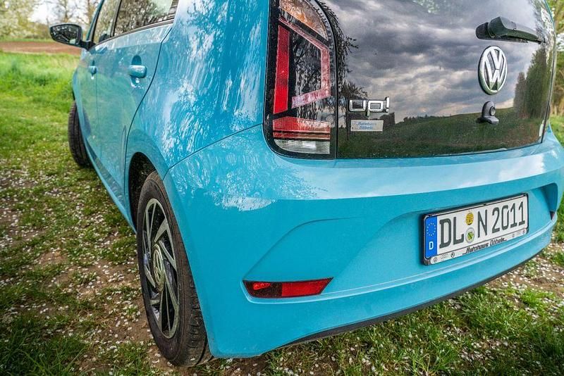 Second-hand VW up! Join 60 CP (44 kW) 2018 Albastru Hatchback