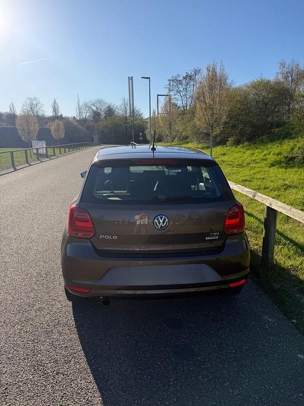 Gebraucht VW Polo 90 PS (66 kW) 2015 Braun Kleinwagen