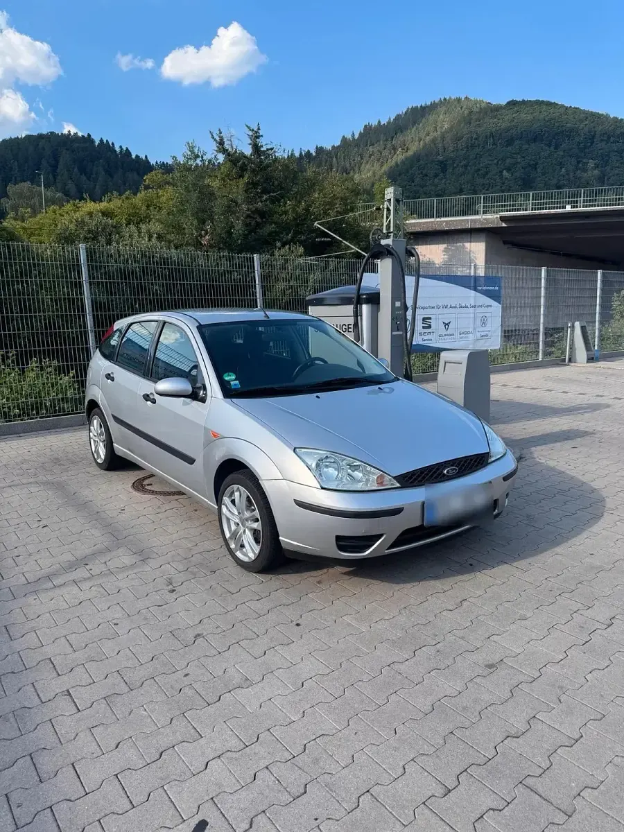 Gebraucht Ford Focus 101 PS (74 kW) 2004 Silber Limousine