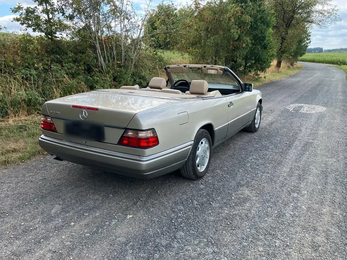 Gebraucht Mercedes E320 220 PS (161 kW) 1995 Gold Cabrio