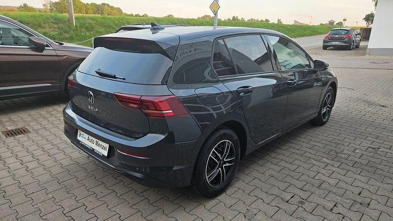 Neu VW Golf VIII 116 PS (85 kW) 2025 Grau Limousine