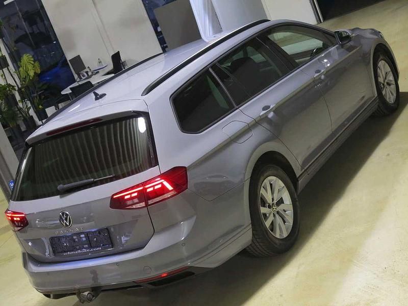 Gebraucht VW Passat 150 PS (110 kW) 2023 Moonstone gray Kombi