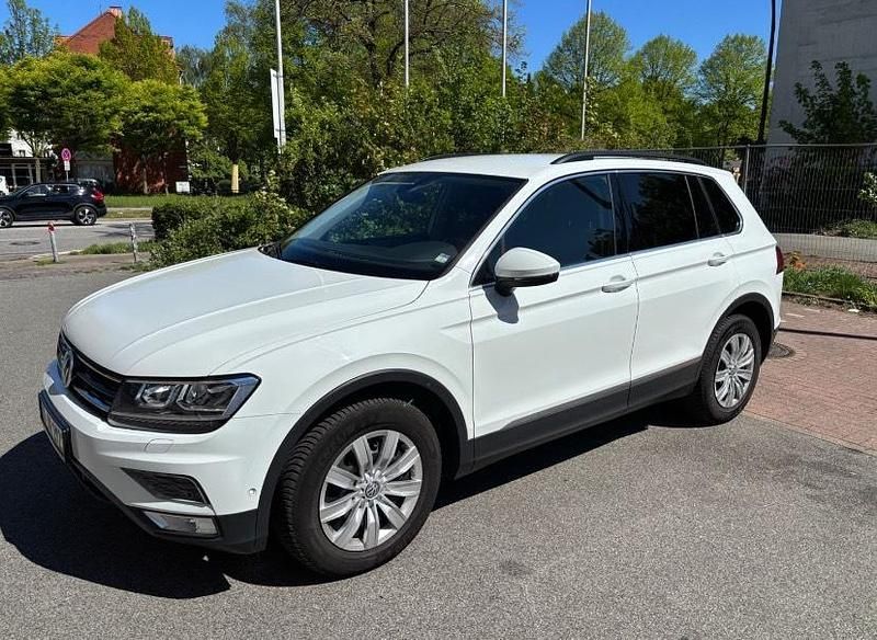 Weiß Gebraucht 2016 VW Tiguan Sportline SUV | 17.000 € (Etwas zu teuer) - Bild 1/4
