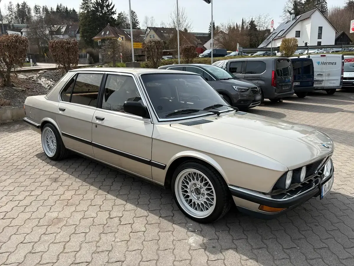 Gebraucht BMW 524 Sport Line 115 PS (84 kW) 1984 Beige Limousine