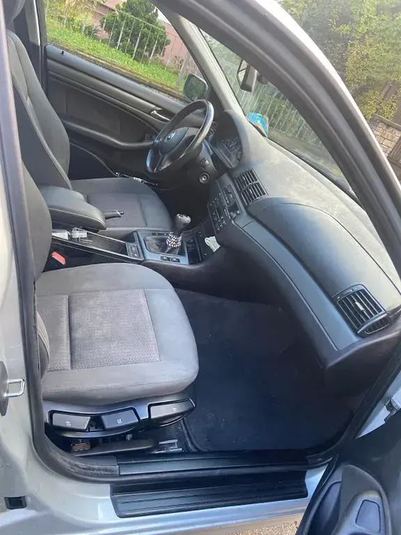 Gebraucht BMW 318 143 PS (105 kW) 2005 Limousine