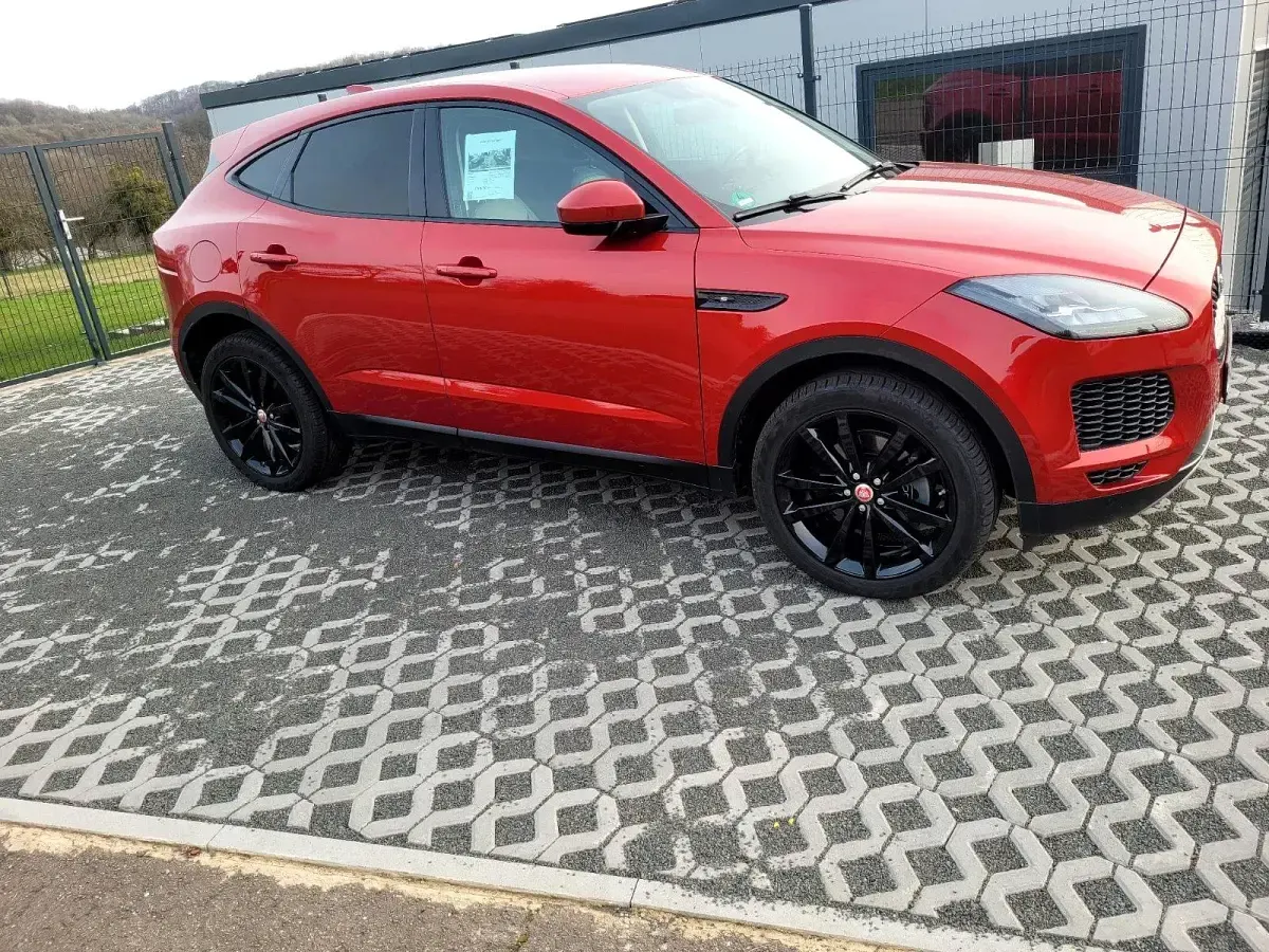 Usata Jaguar E-Pace 179 CV (131 kW) 2018 Andere farben SUV