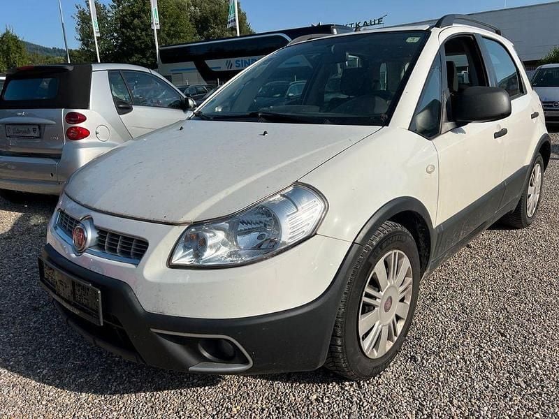 Weiß Gebraucht 2011 Fiat Sedici Dynamic SUV | 2.700 € (Fairer Preis) - Bild 1/4