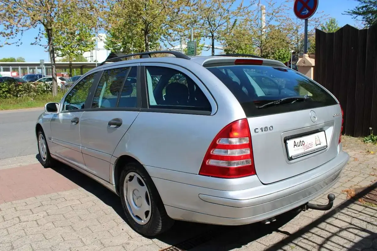 Gebraucht Mercedes C180 143 PS (105 kW) 2002 Brillantsilber  metalliclack Kombi