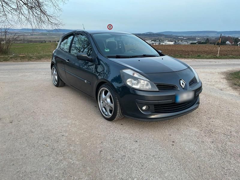 Gebraucht Renault Clio II 101 PS (74 kW) 2009 Grau Kleinwagen