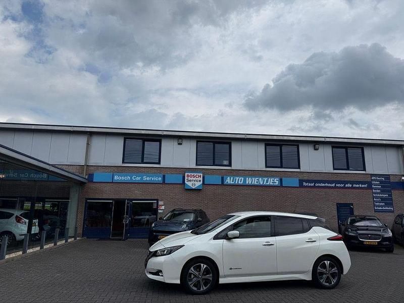 Weiß Gebraucht 2020 Nissan Leaf N-Connecta Kleinwagen | 11.950 € (Superpreis) - Bild 1/4