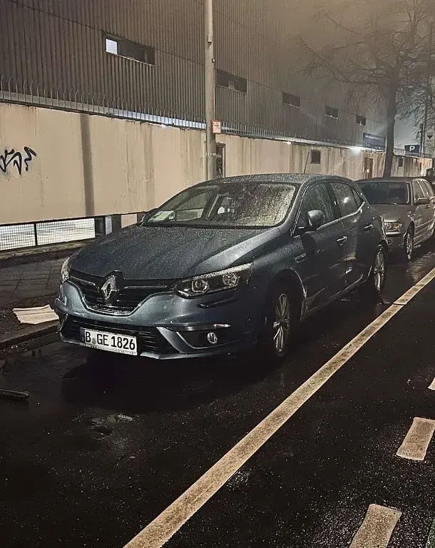 Używany Renault Mégane Intens 101 KM (74 kW) 2017 Niebieski Sedan/Limuzyna